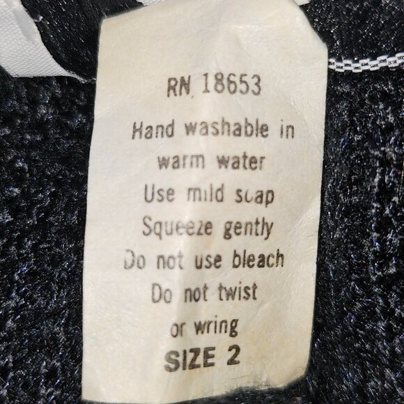 ๐ฅHP๐ฅCHANEL-STYLE BLACK CARDIGAN w/ GOLD ACCENTS FEATURING SIX BUTTON CLOSURE - Picture 12 of 12